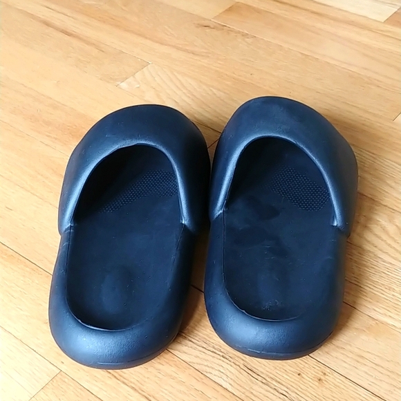 Puffy slide black, unisex size 10 like new - Picture 3 of 4